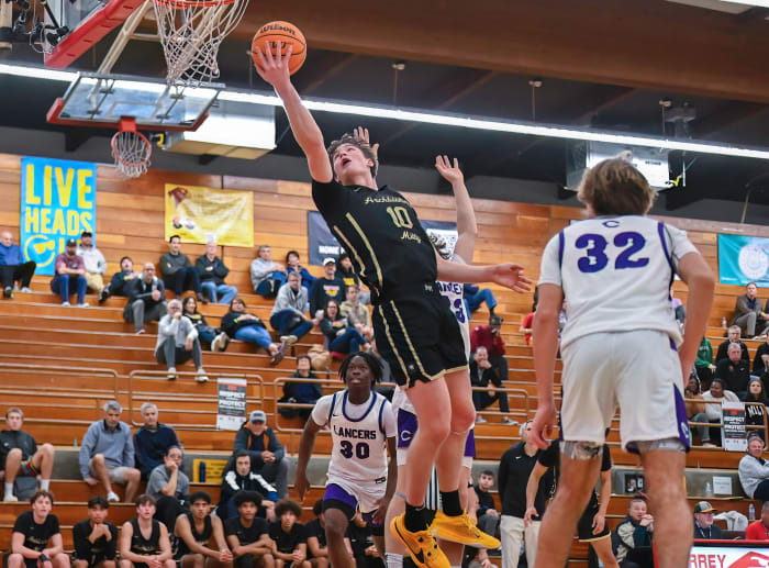 Archbishop Mitty vs Carlsbad Torrey Pines Holiday Classic December 29, 2023 Photo-Justin Fine61